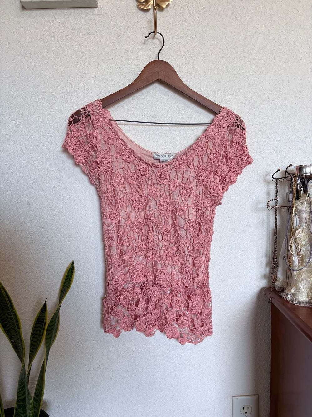 Newport News Short Sleeve Crochet Top Size S Pink Floral Rosette